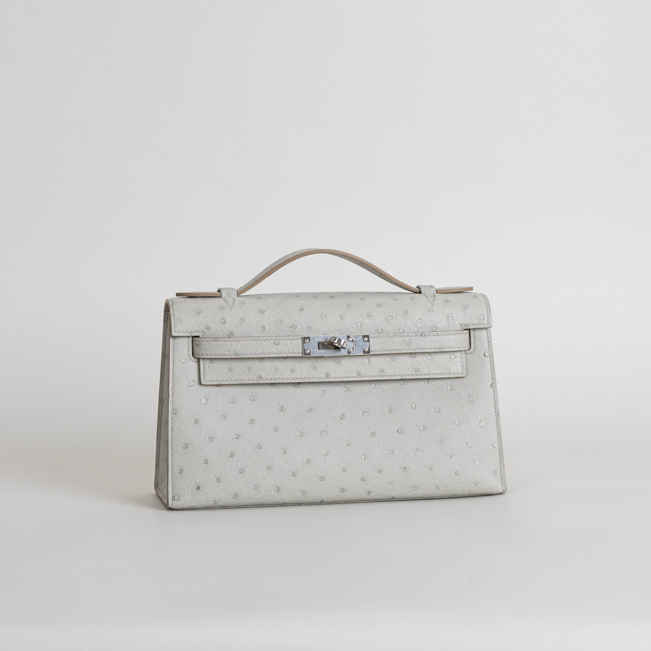 KELLY POCHETTE OSTRICH LEATHER GRIS PERLE WITH PALLADIUM HARDWARE (PHW)
