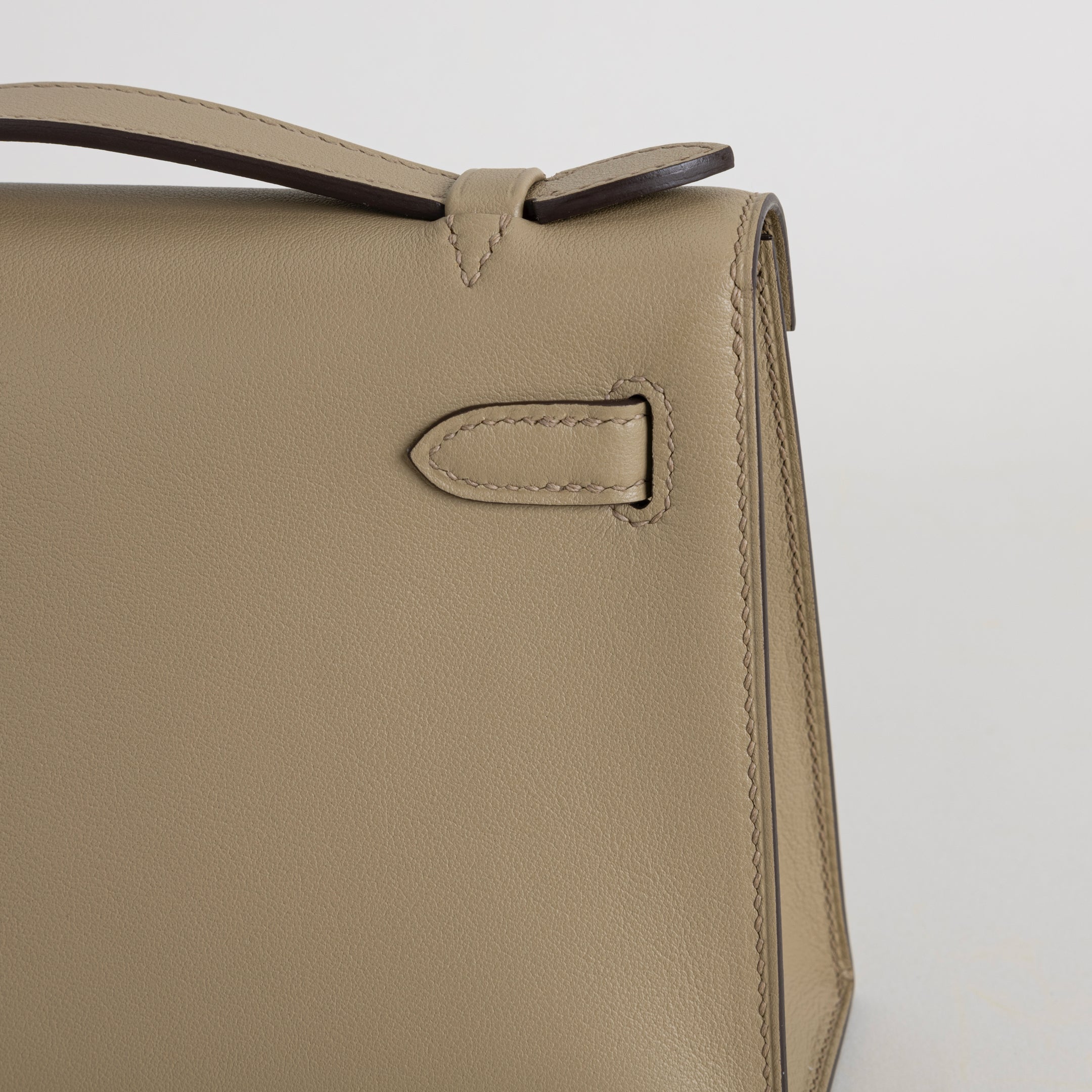 KELLY POCHETTE SWIFT LEATHER BEIGE MARFA WITH GOLD HARDWARE (GHW)