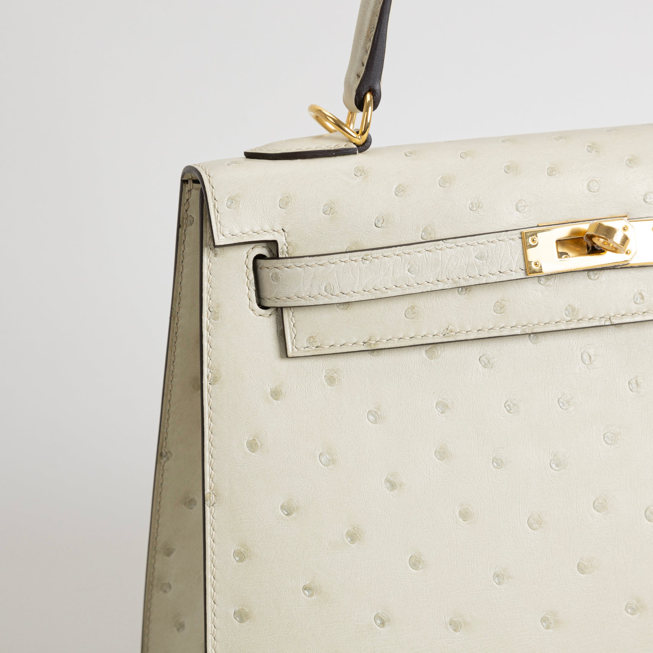 KELLY 25 OSTRICH LEATHER PARCHEMIN WITH GOLD HARDWARE (GHW)