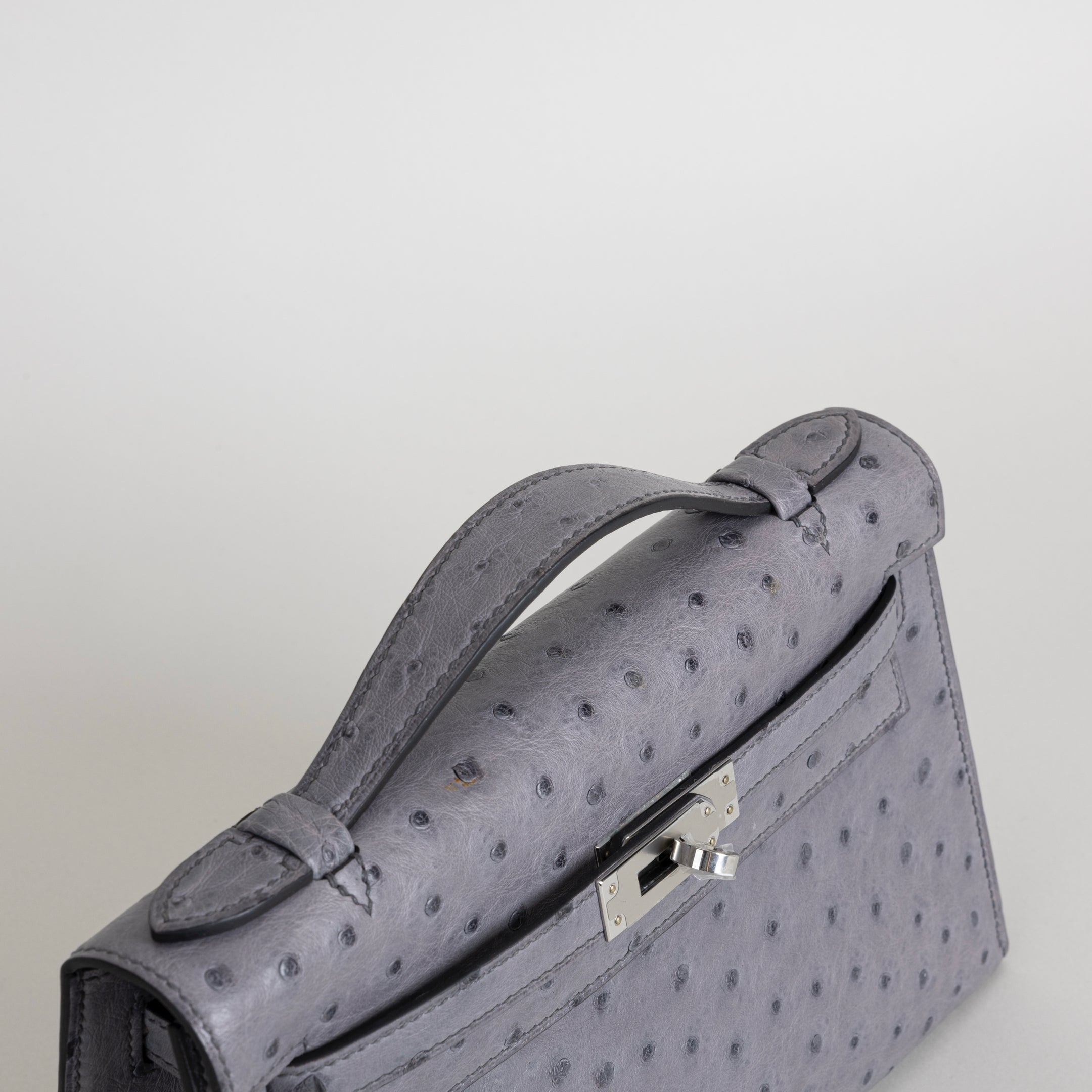 KELLY POCHETTE OSTRICH LEATHER GRIS AGATE WITH PALLADIUM HARDWARE (PHW)