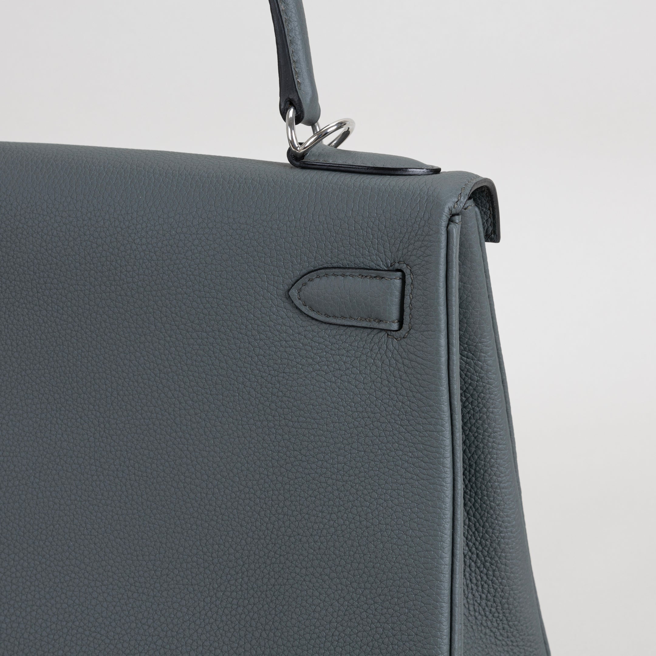 KELLY 28 TOGO LEATHER VERT AMANDE WITH PALLADIUM HARDWARE (PHW)