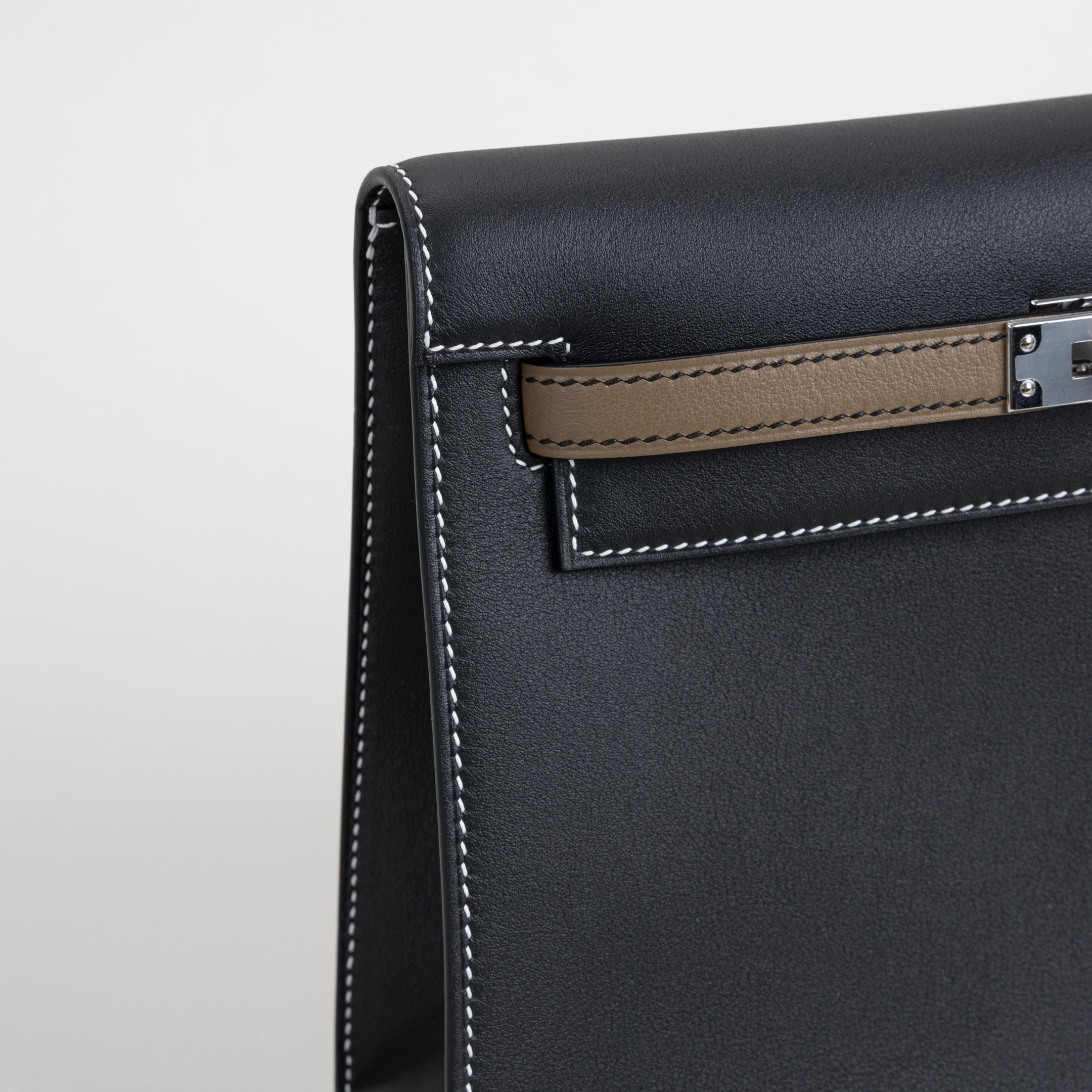 KELLY DANSE EVERCOLOR LEATHER HORSESHOE STAMP (HSS) BI-COLOR NOIR (BLACK) & ETOUPE WITH PALLADIUM HARDWARE (PHW)