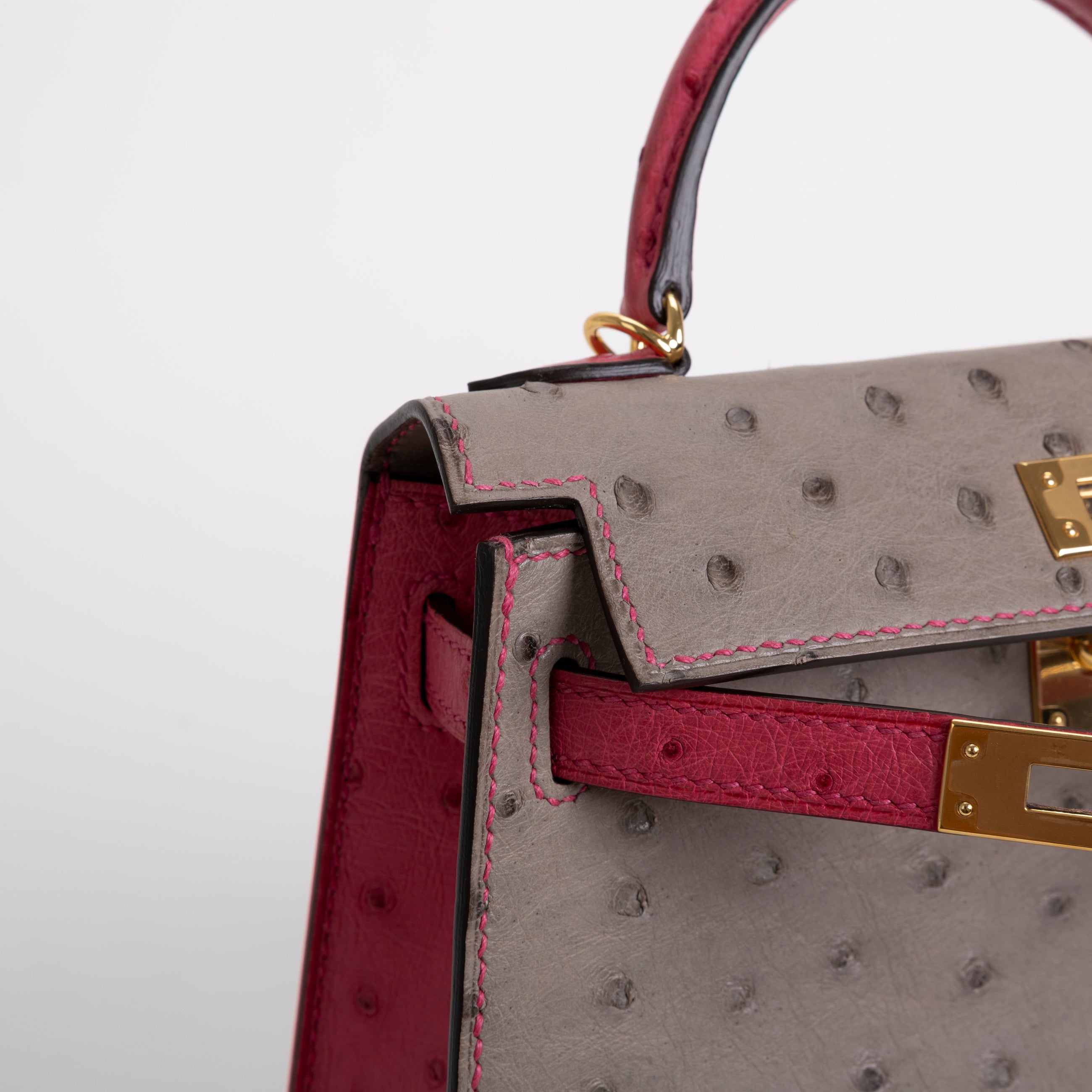 MINI KELLY II (20) OSTRICH LEATHER HORSESHOE STAMP (HSS) BI-COLOR GRIS ASPHALTE & ROSE TYRIEN WITH GOLD HARDWARE (GHW)