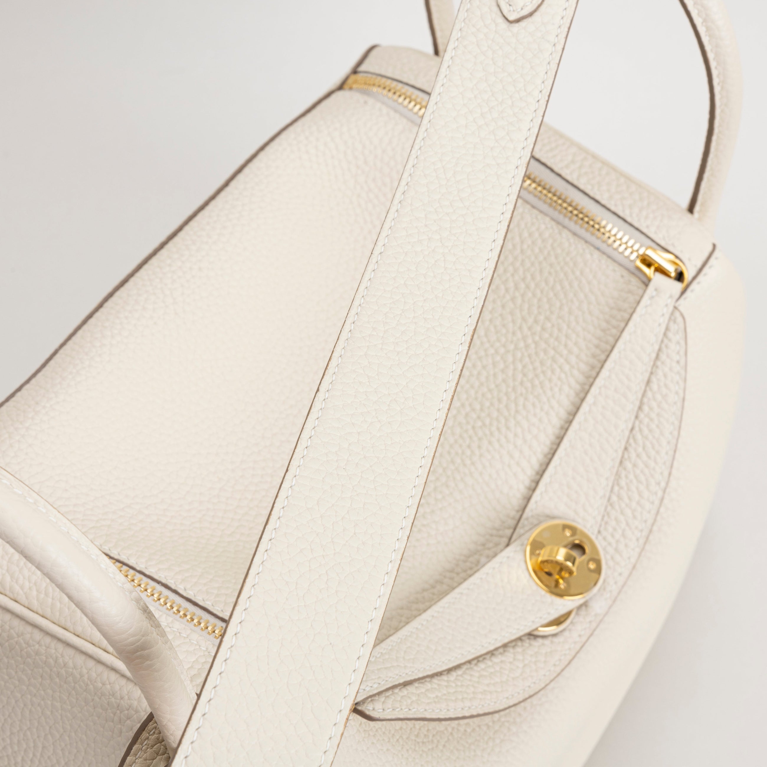 LINDY 26 CLEMENCE LEATHER BETON WITH GOLD HARDWARE (GHW)