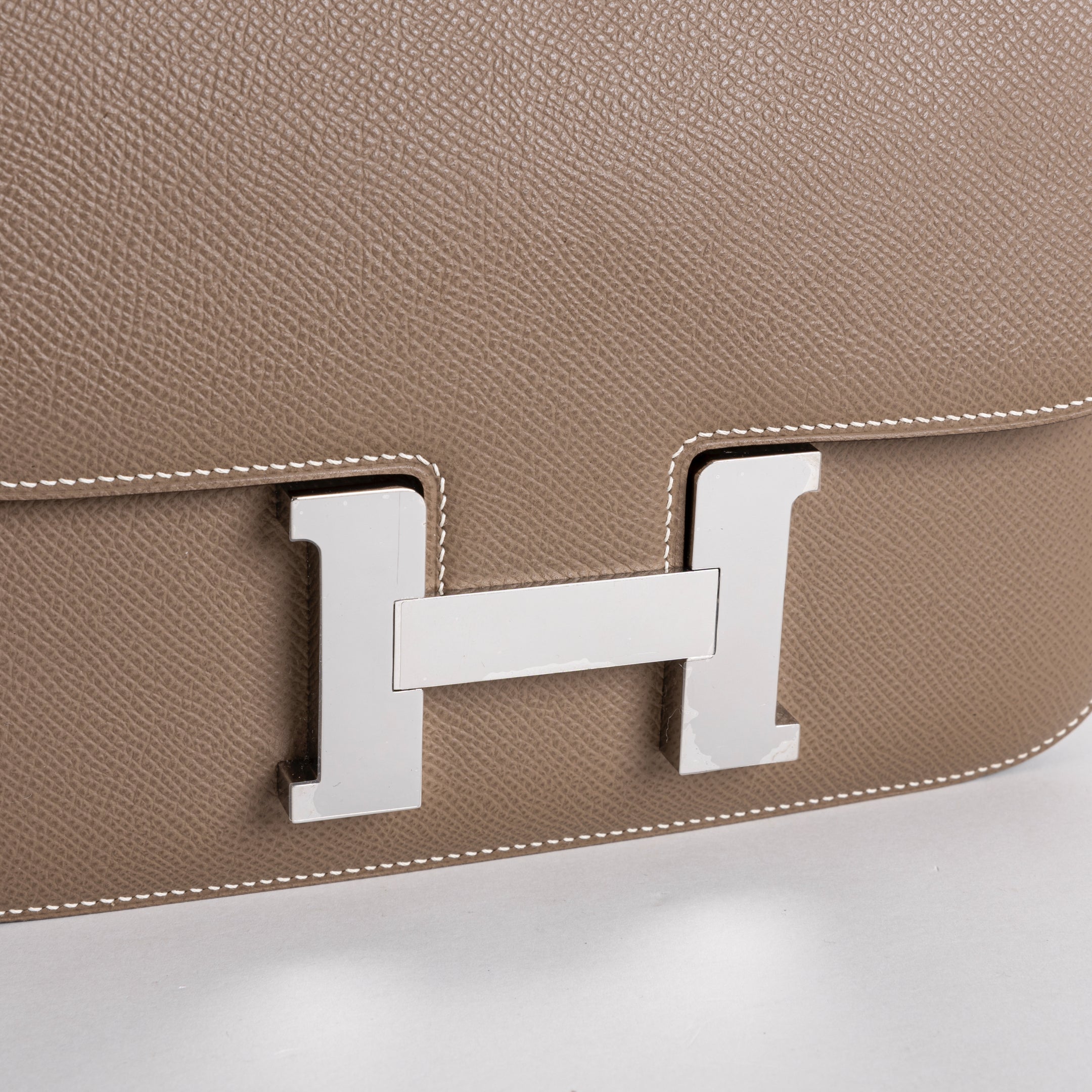 CONSTANCE 24 EPSOM LEATHER ETOUPE WITH PALLADIUM HARDWARE (PHW)