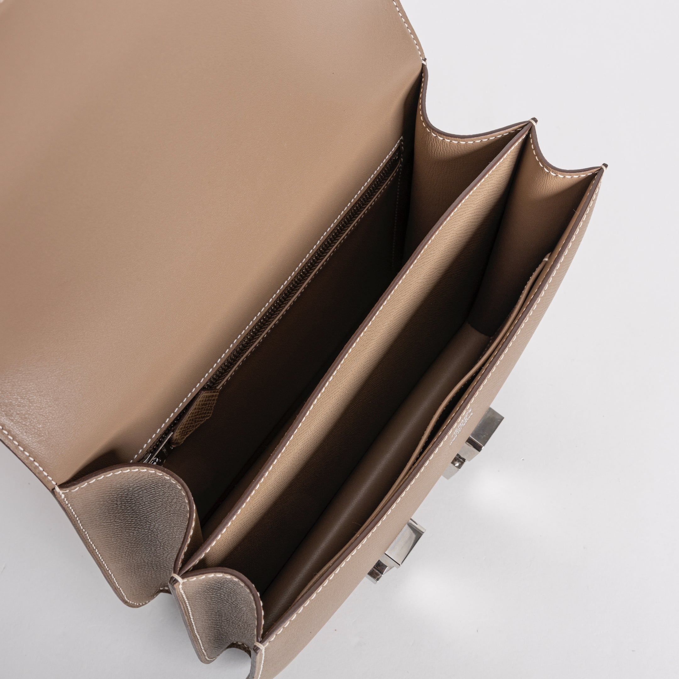 CONSTANCE 24 EPSOM LEATHER ETOUPE WITH PALLADIUM HARDWARE (PHW)