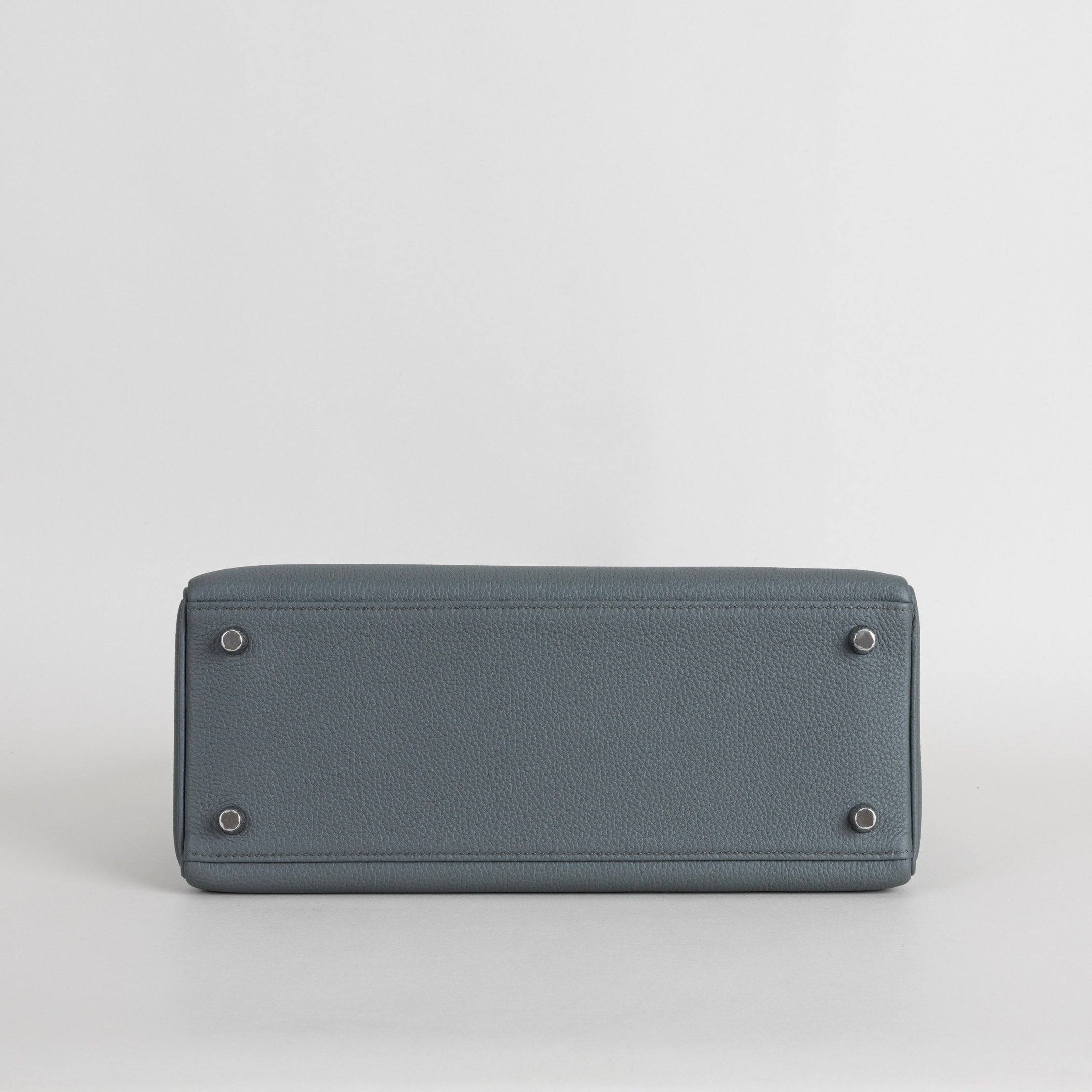 KELLY 28 TOGO LEATHER VERT AMANDE WITH PALLADIUM HARDWARE (PHW)