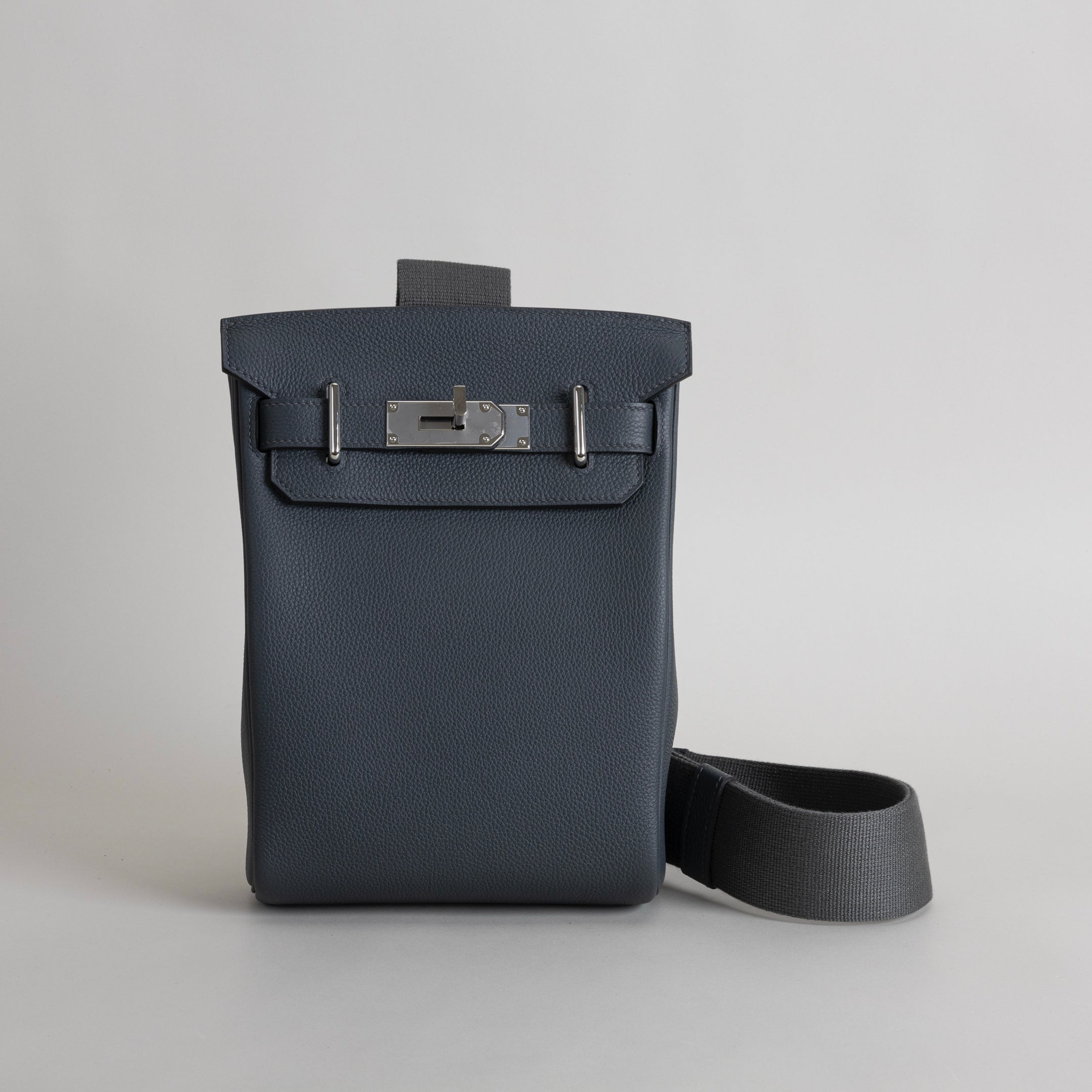 HAC A DOS TOGO LEATHER GRIS MISTY WITH PALLADIUM HARDWARE (PHW)