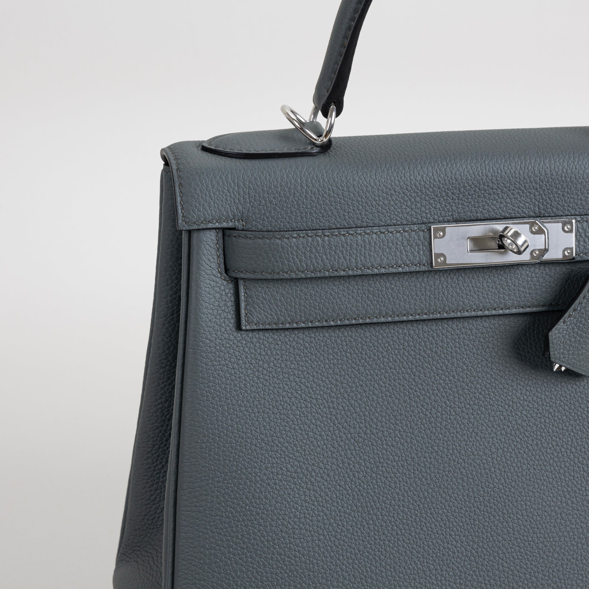 KELLY 28 TOGO LEATHER VERT AMANDE WITH PALLADIUM HARDWARE (PHW)