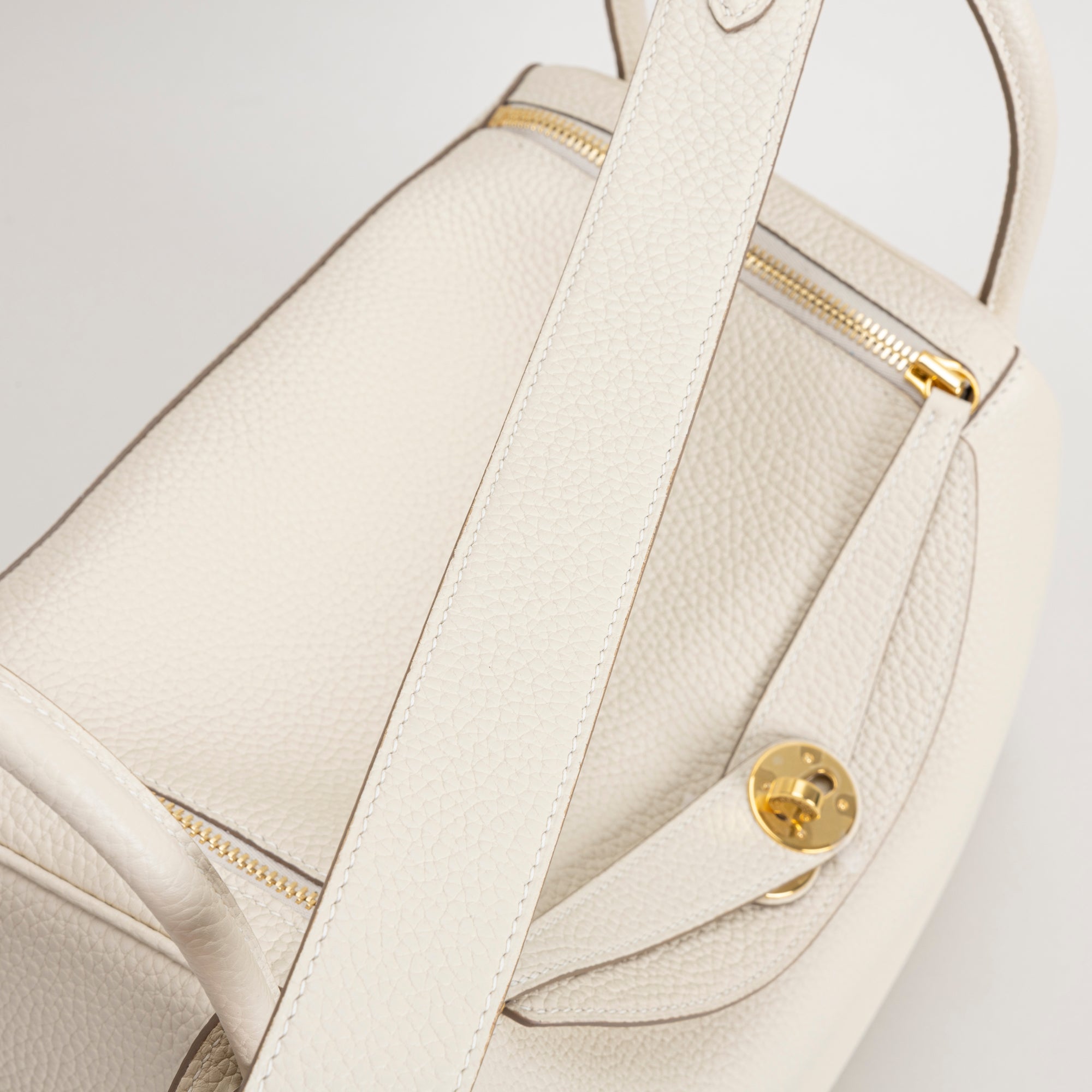 LINDY 26 CLEMENCE LEATHER BETON WITH GOLD HARDWARE (GHW)