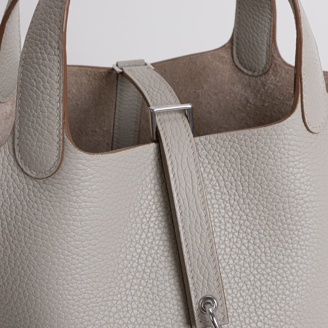 PICOTIN 18 LOCK CLEMENCE LEATHER GRIS PALE WITH PALLADIUM HARDWARE (PHW)