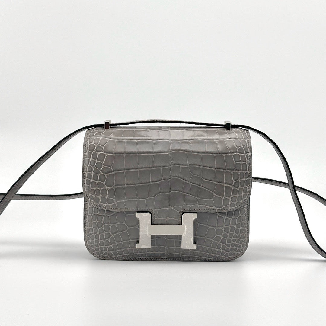 CONSTANCE 18 (MINI) SHINY MISSISSIPPIENSIS ALLIGATOR LEATHER GRIS TOURTERELLE WITH PALLADIUM HARDWARE (PHW)