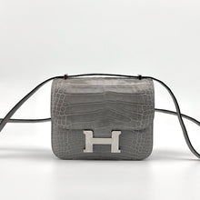 CONSTANCE 18 (MINI) SHINY MISSISSIPPIENSIS ALLIGATOR LEATHER GRIS TOURTERELLE WITH PALLADIUM HARDWARE (PHW)